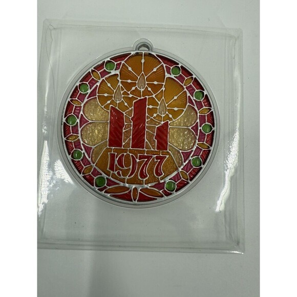 Vintage Hallmark Tiffany Classics 1977 Stained Glass Style Christmas Ornament - Picture 4 of 6